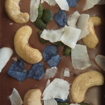 SEVERKA Exclusive Horká čokoláda - kešu, pistácie, fialky a kokos